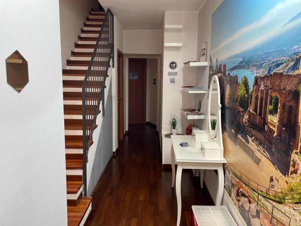 Locami Holiday&Rooms Suite Jolanda Catania Ngoại thất bức ảnh